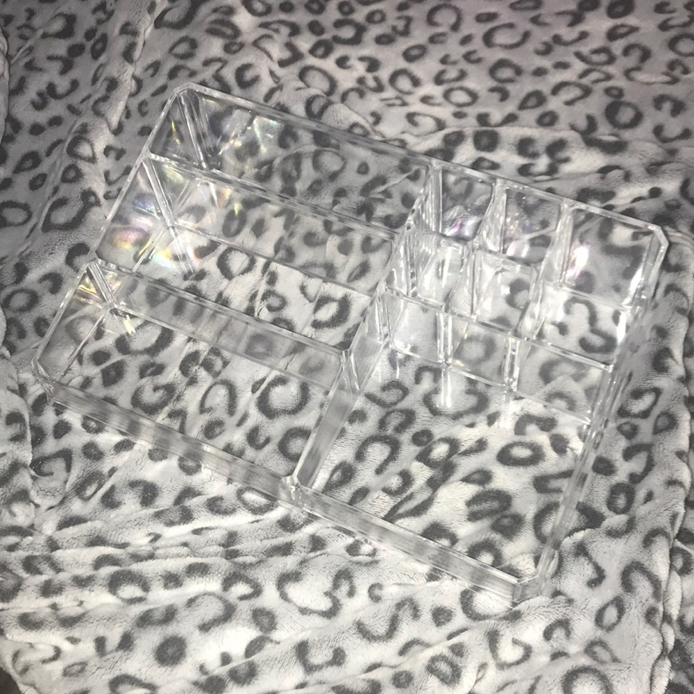 Makeup Organizer - Picture 2 of 3
